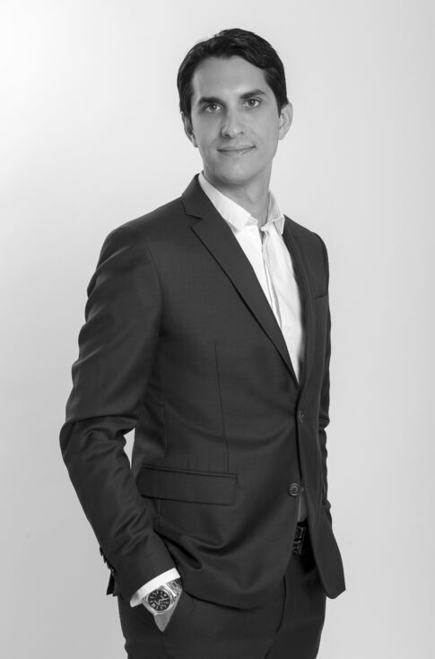 Dr Vincent Hunsinger, plastic surgeon in Paris