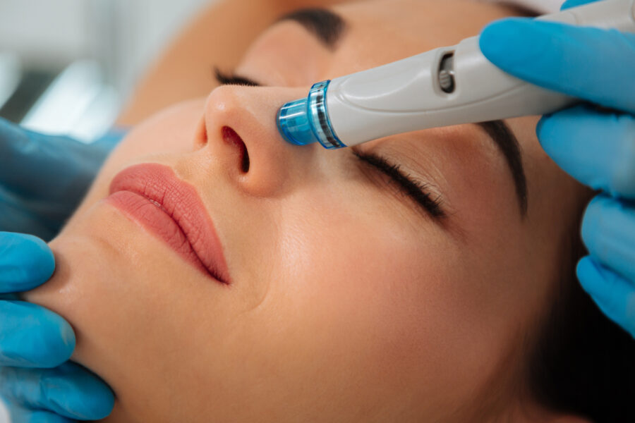 Séance hydrafacial en clinique esthétique spécialisée à paris
