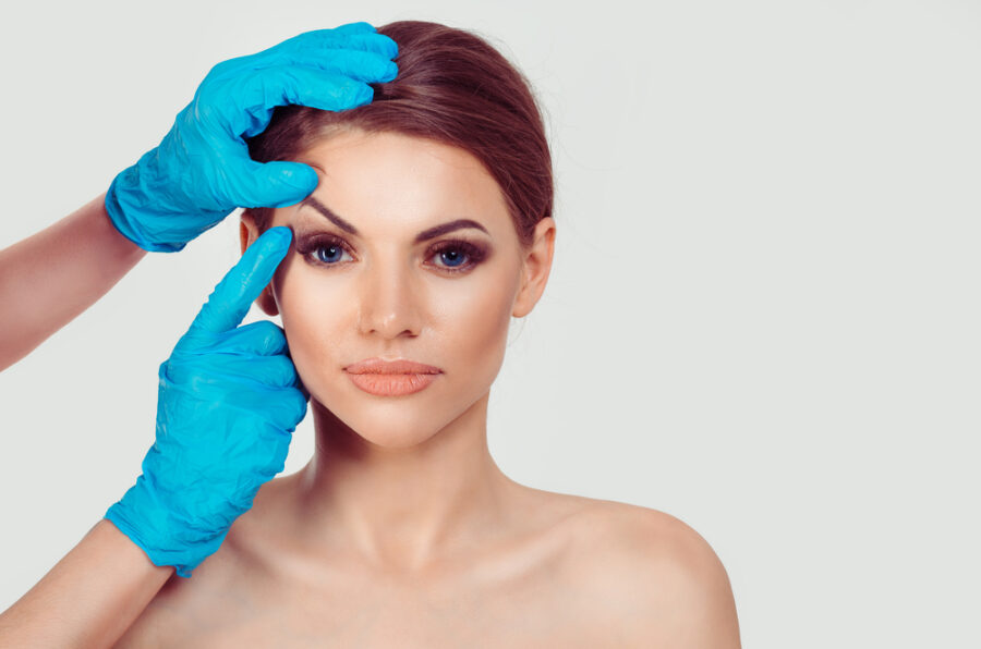 Intervention de blépharoplastie pour rajeunir le contour des yeux