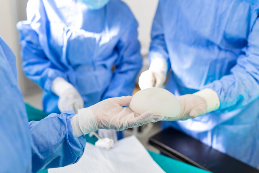 Augmentation mammaire par prothèse pour traiter un syndrome de Poland