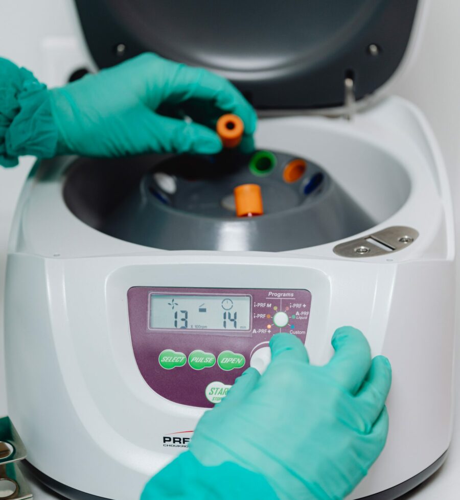 Centrifugation du sang pour isoler le plasma et les plaquettes